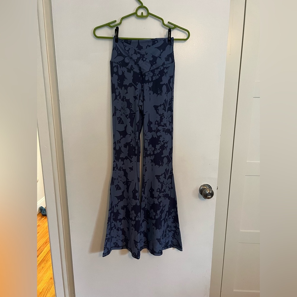 Aerie Blue Floral Flare Yoga Pants
